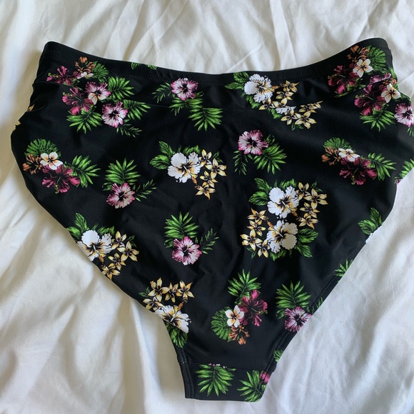 Hot topic bikini bottom size large - Picture 3 of 3